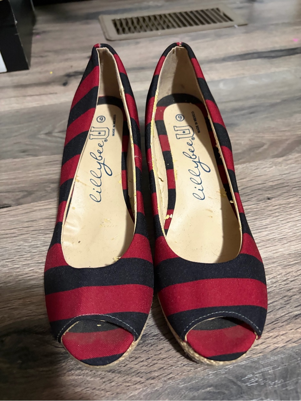 Lilly u Red and Black Striped Peep-Toe Wedges- Gameday, size 9